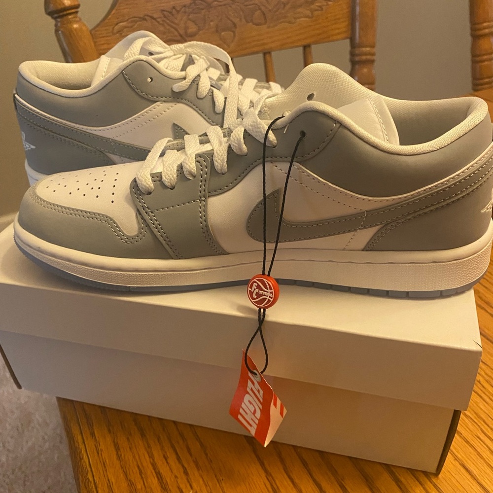 Nike Air Jordan 1 Low White/Wolf Grey- Aluminum Size 9
